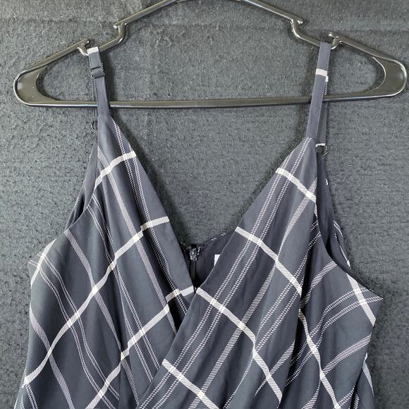 CAbi Womens Blouse Black White Striped V Neck Sleeveless Peplum 8 - Picture 2 of 10